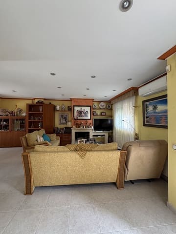 3 soverom Hus til salgs i Sant Vicenç de Montalt med garasje - € 695 000 (Ref: 9988551)