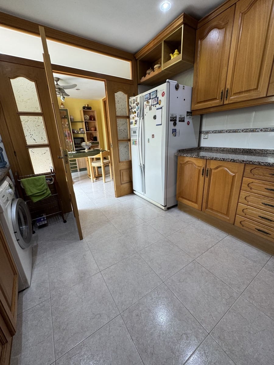 3 soverom Hus til salgs i Barcelona by med garasje - € 695 000 (Ref: 9988551)