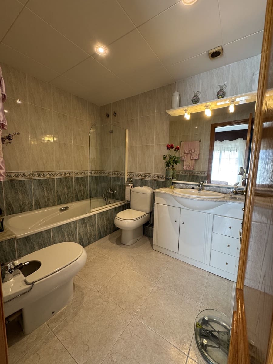3 soverom Hus til salgs i Barcelona by med garasje - € 695 000 (Ref: 9988551)