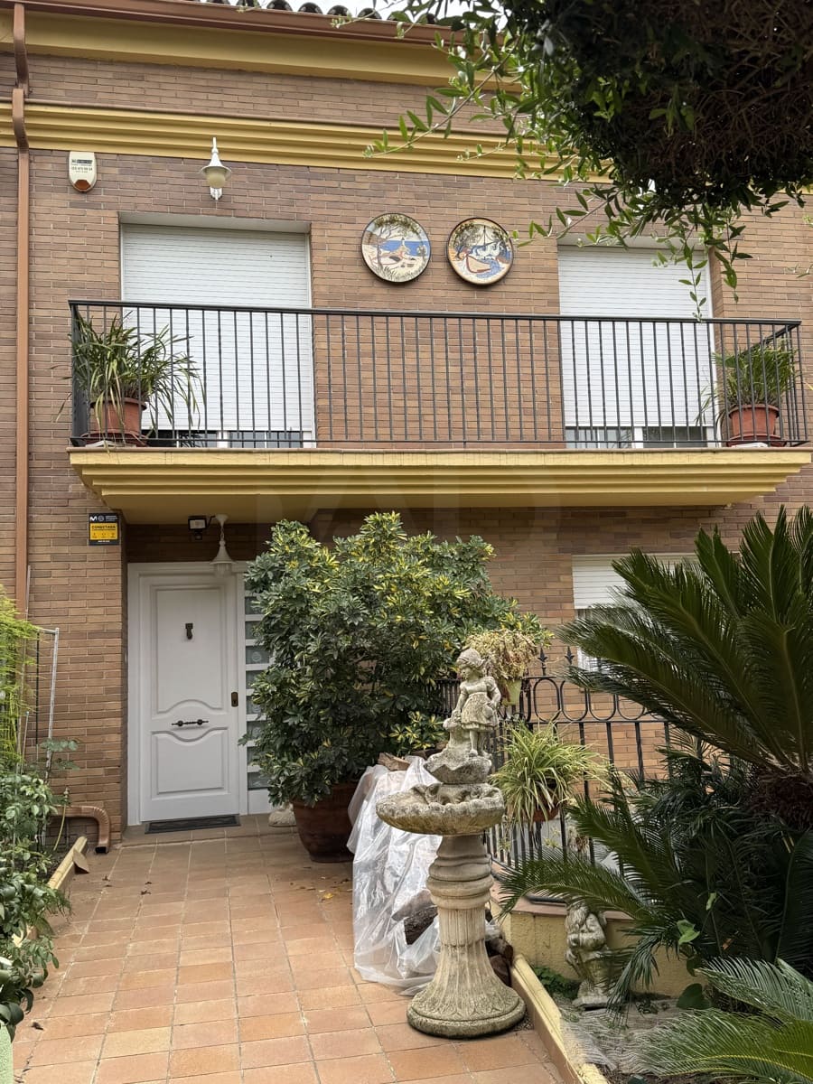 3 soverom Hus til salgs i Barcelona by med garasje - € 695 000 (Ref: 9988551)