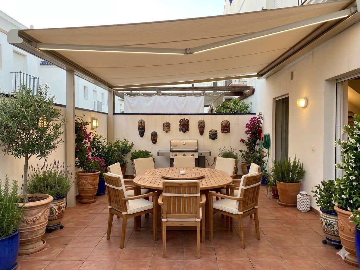 4 bedroom Terraced Villa for sale in Sitges with pool garage - € 790,000 (Ref: 9988552)