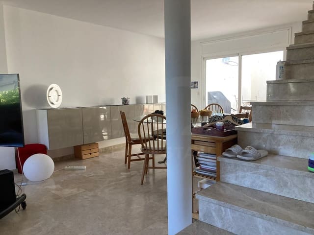 4 makuuhuone Rivitalo myytävänä paikassa Sitges mukana uima-altaan 
autotalli - 790 000 € (Ref: 9988552)