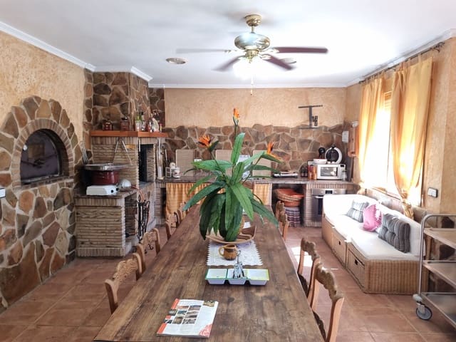 Chalet de 4 habitaciones en Sax en venta con piscina - 450.000 € (Ref: 9988554)