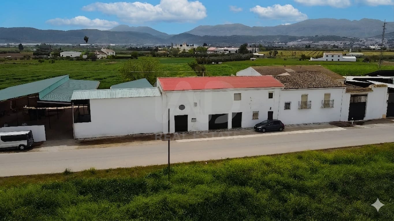 Casa de 5 habitaciones en Antequera en venta con piscina garaje - 500.000 € (Ref: 9988555)