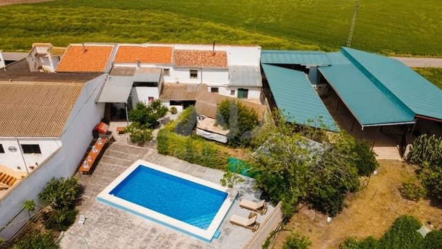 Casa de 5 habitaciones en Antequera en venta con piscina garaje - 500.000 € (Ref: 9988555)