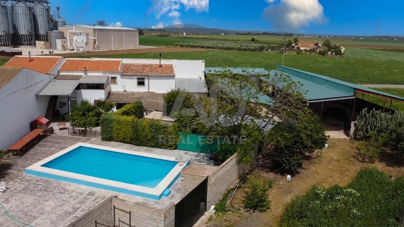 Casa de 5 habitaciones en Antequera en venta con piscina garaje - 500.000 € (Ref: 9988555)