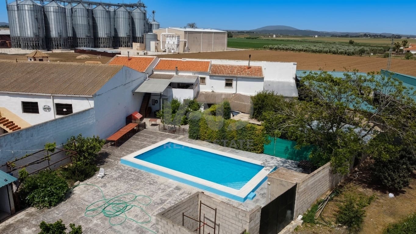 Casa de 5 habitaciones en Antequera en venta con piscina garaje - 500.000 € (Ref: 9988555)