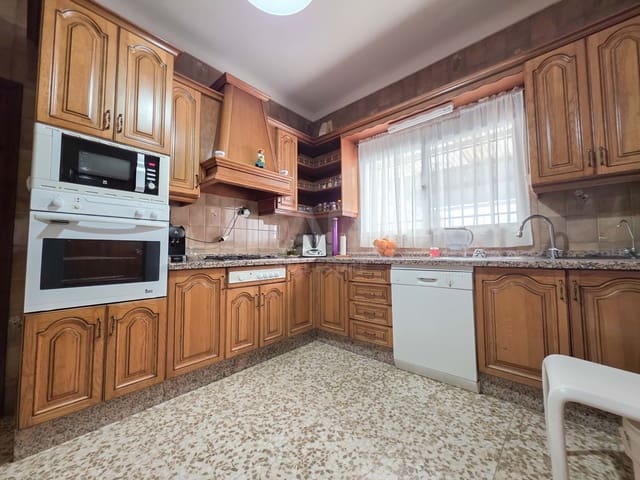 Casa de 5 habitaciones en Antequera en venta con piscina garaje - 500.000 € (Ref: 9988555)