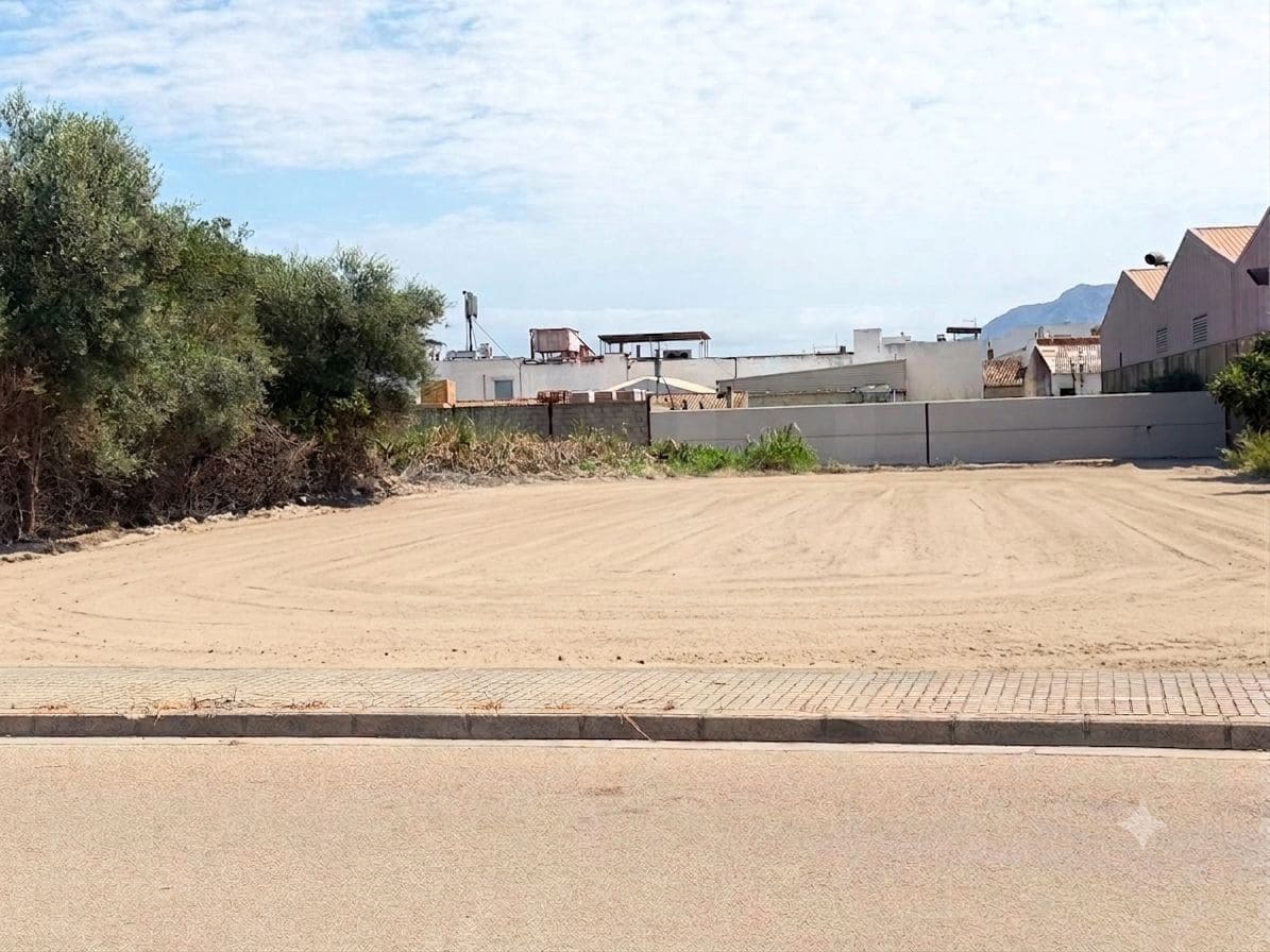 Ubebygd land til salgs i Valencia by - € 130 000 (Ref: 9988558)