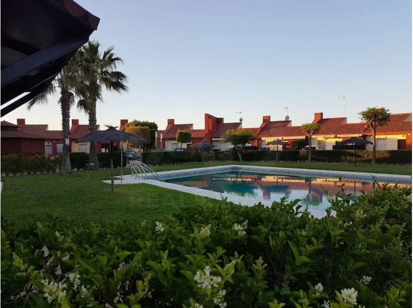 3 soverom Rekkehus til salgs i Huelva by med svømmebasseng - € 185 000 (Ref: 9988562)