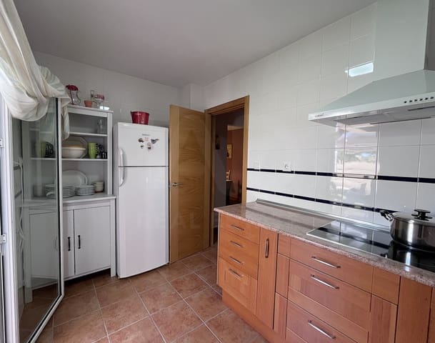 3 soverom Rekkehus til salgs i Huelva by med svømmebasseng - € 185 000 (Ref: 9988562)