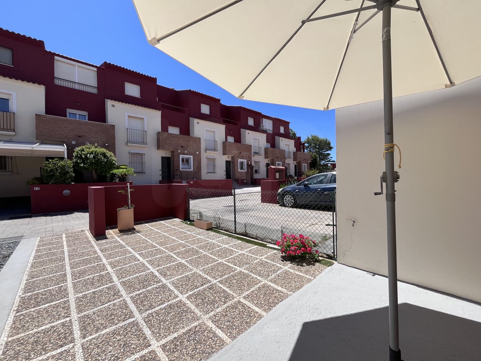 3 soverom Rekkehus til salgs i Huelva by med svømmebasseng - € 185 000 (Ref: 9988562)