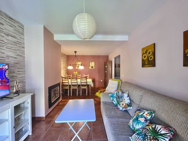 3 soverom Rekkehus til salgs i Huelva by med svømmebasseng - € 185 000 (Ref: 9988562)