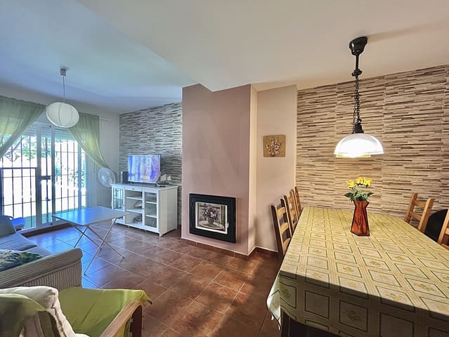 3 soverom Rekkehus til salgs i Huelva by med svømmebasseng - € 185 000 (Ref: 9988562)