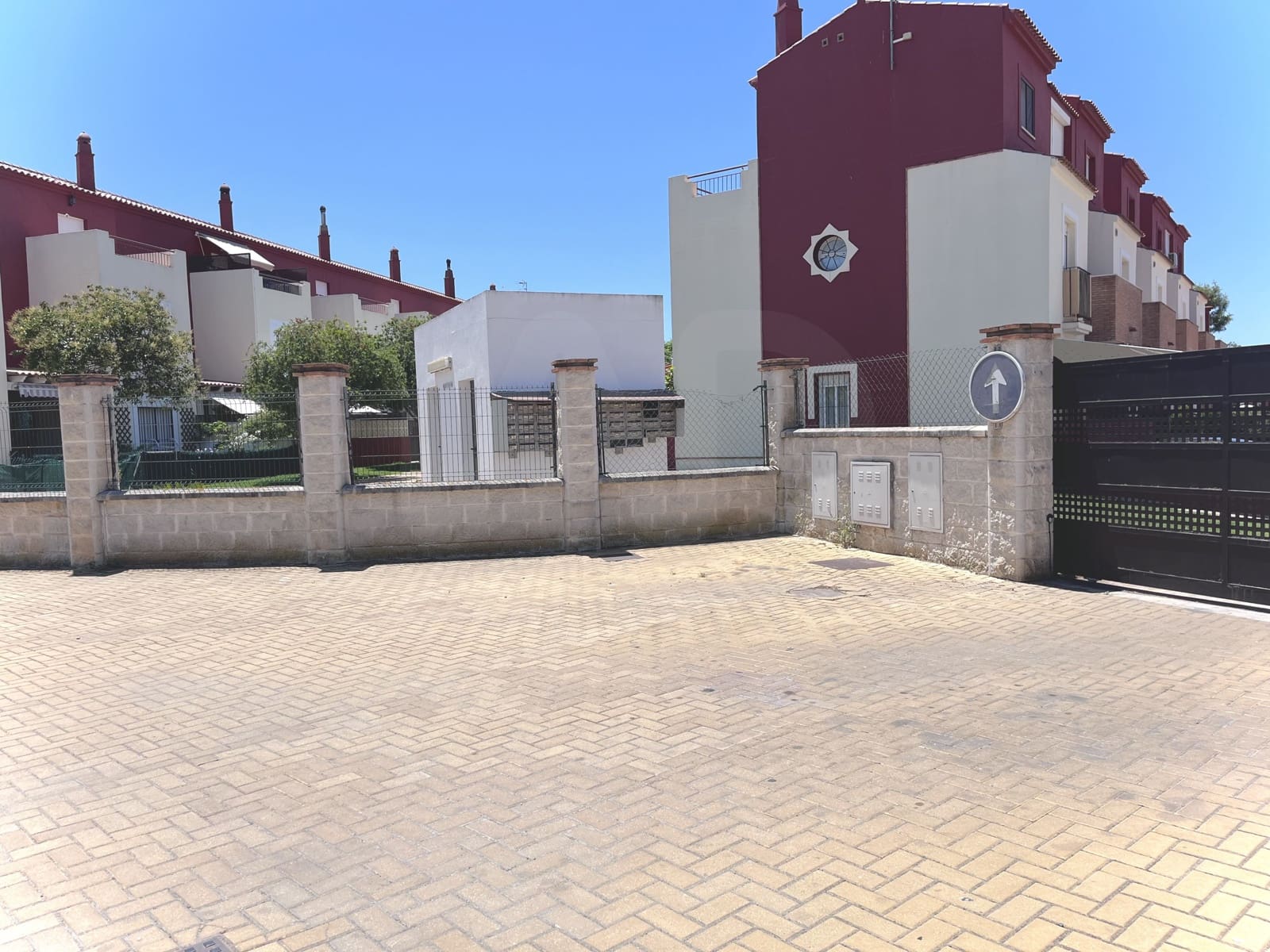 3 soverom Rekkehus til salgs i Huelva by med svømmebasseng - € 185 000 (Ref: 9988562)