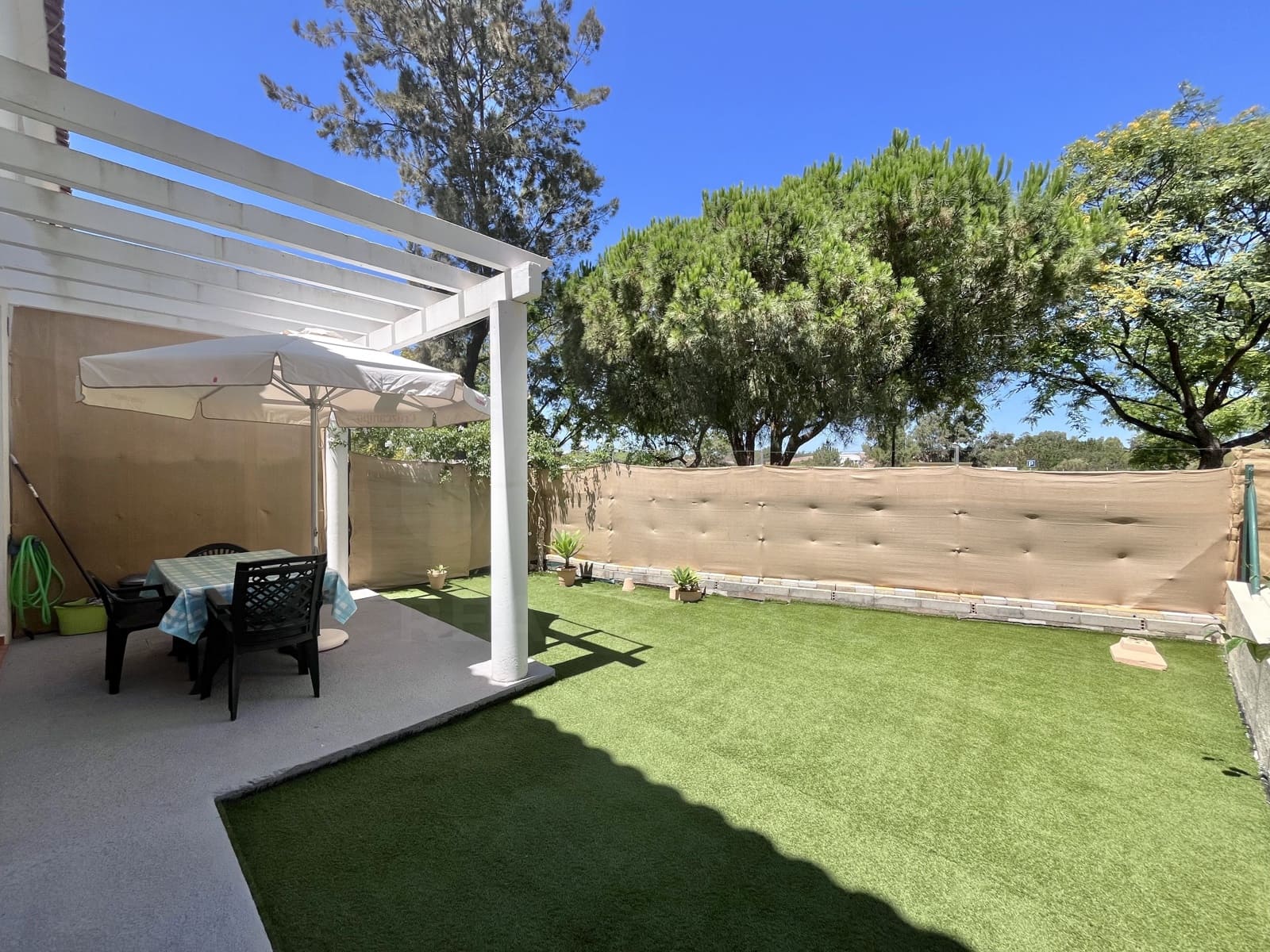3 soverom Rekkehus til salgs i Huelva by med svømmebasseng - € 185 000 (Ref: 9988562)