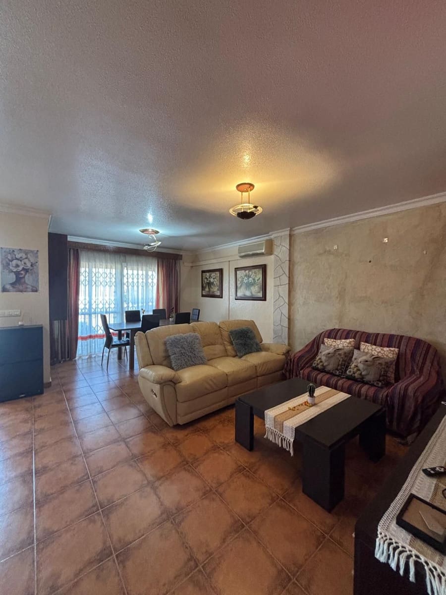 4 slaapkamer Rijtjeshuis te koop in La Hoya - € 210.000 (Ref: 9988573)