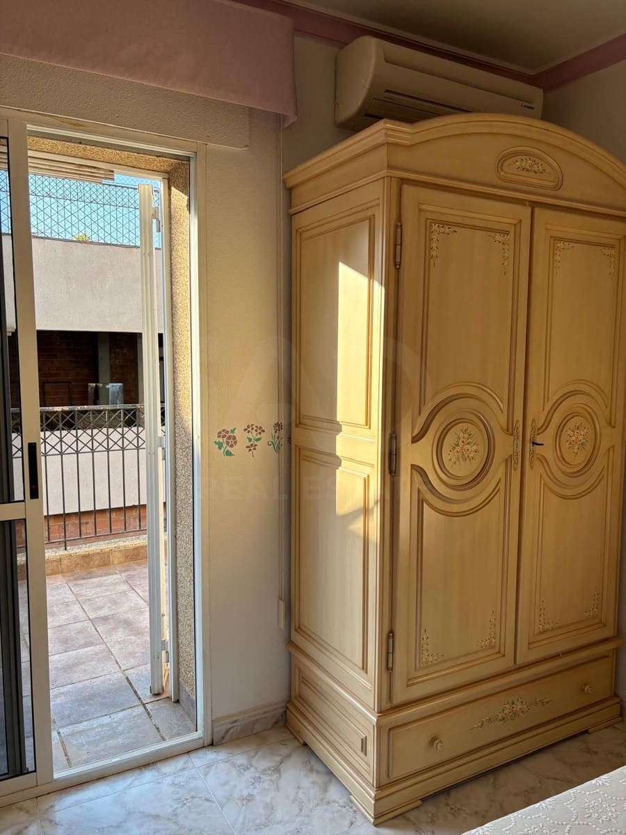 4 slaapkamer Rijtjeshuis te koop in La Hoya - € 210.000 (Ref: 9988573)
