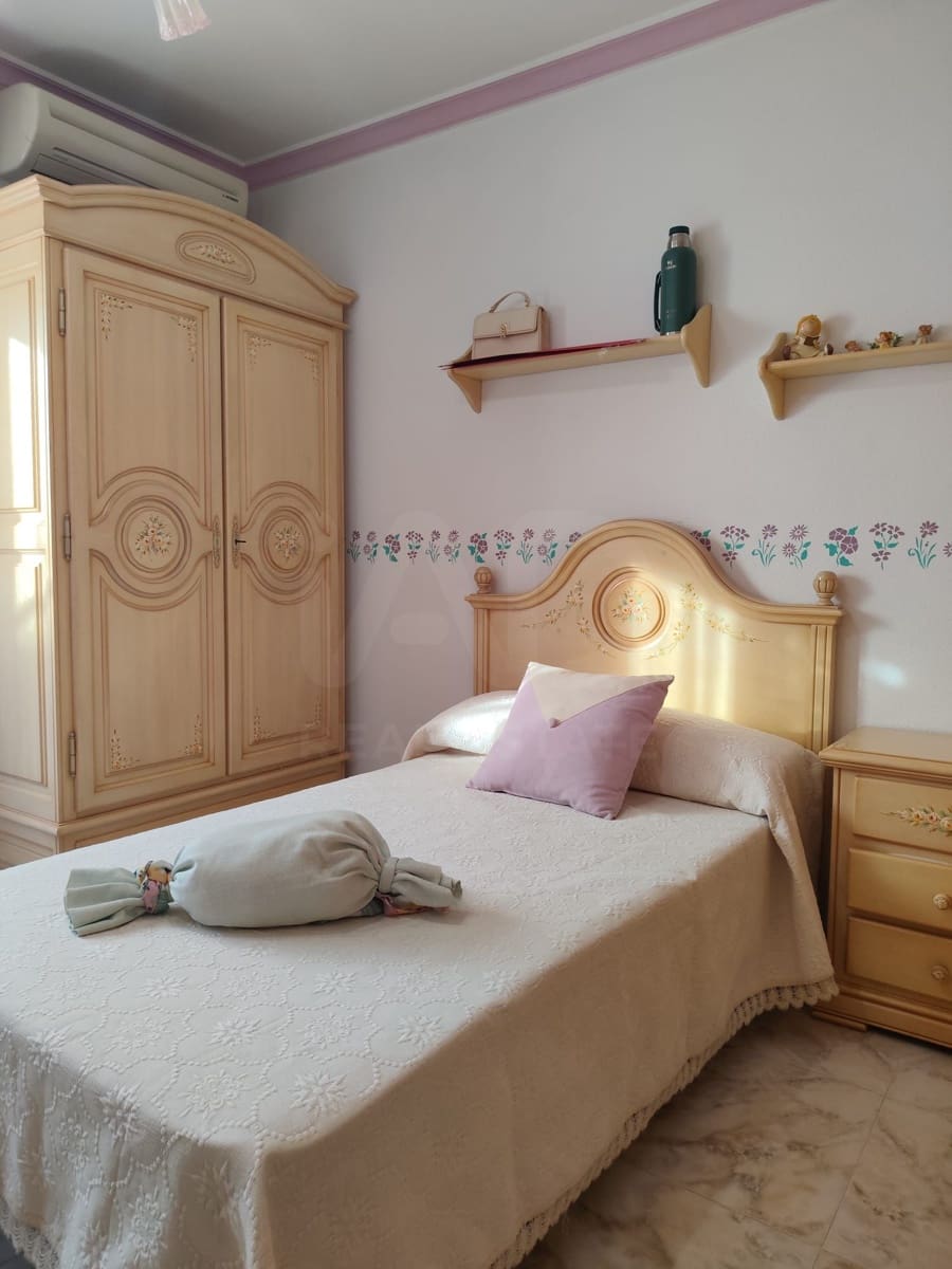 4 slaapkamer Rijtjeshuis te koop in La Hoya - € 210.000 (Ref: 9988573)