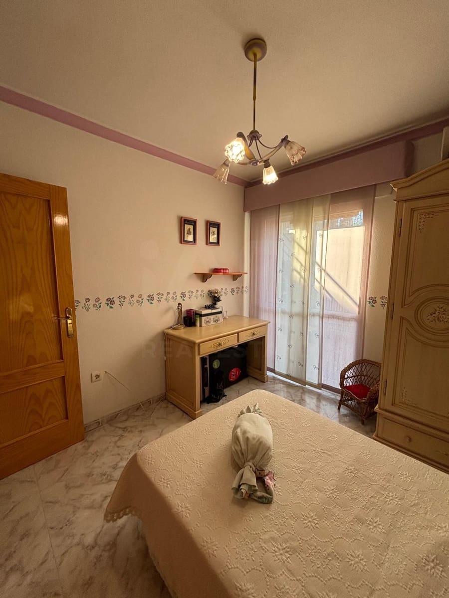 4 slaapkamer Rijtjeshuis te koop in La Hoya - € 210.000 (Ref: 9988573)