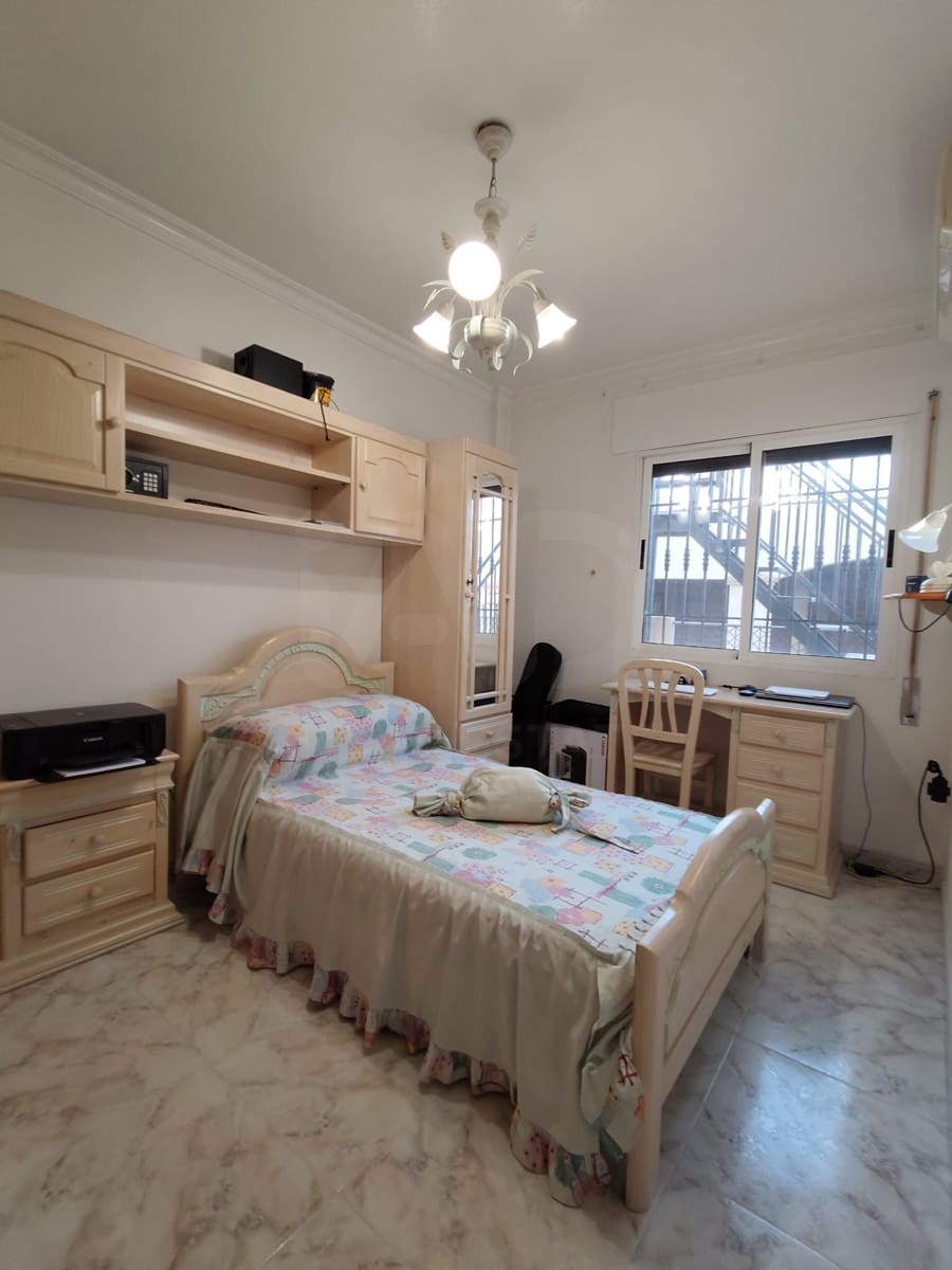 4 slaapkamer Rijtjeshuis te koop in La Hoya - € 210.000 (Ref: 9988573)