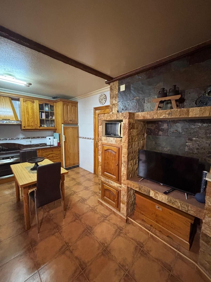 4 slaapkamer Rijtjeshuis te koop in La Hoya - € 210.000 (Ref: 9988573)