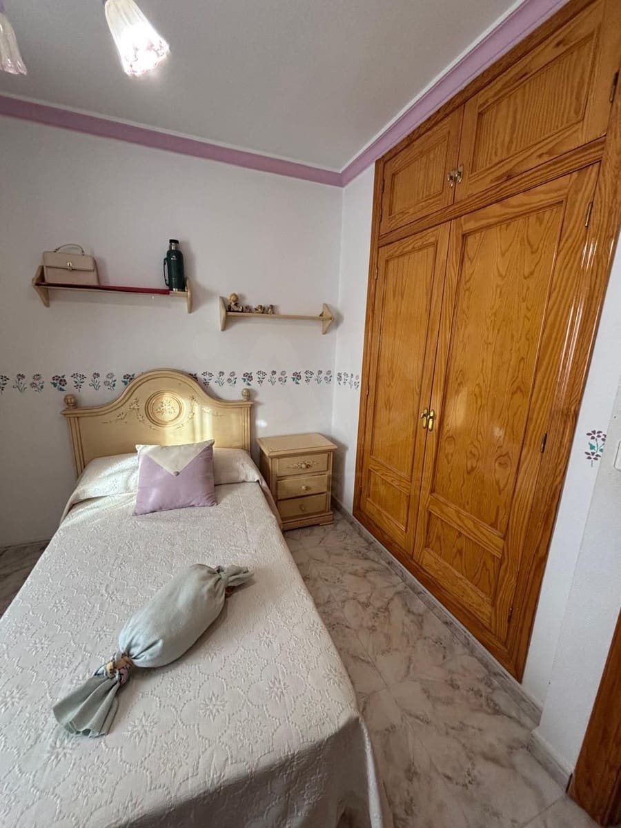 4 slaapkamer Rijtjeshuis te koop in La Hoya - € 210.000 (Ref: 9988573)