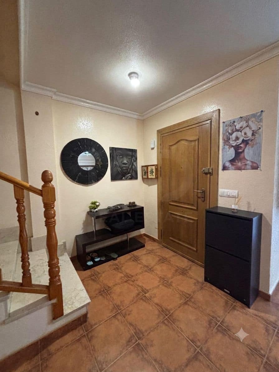 4 slaapkamer Rijtjeshuis te koop in La Hoya - € 210.000 (Ref: 9988573)
