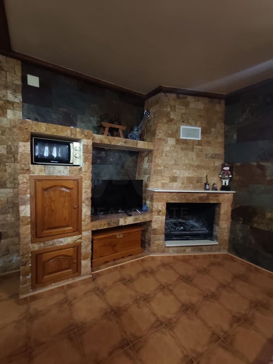 4 slaapkamer Rijtjeshuis te koop in La Hoya - € 210.000 (Ref: 9988573)