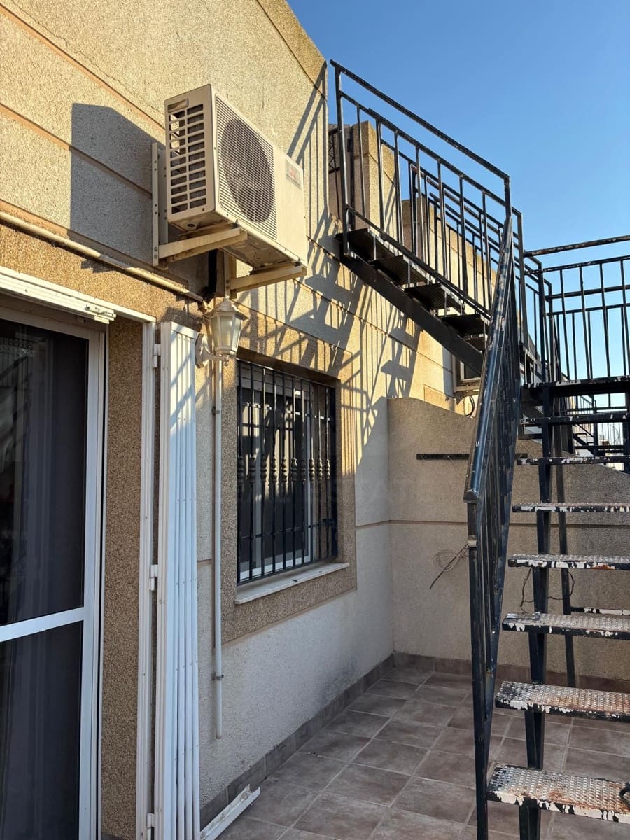 4 slaapkamer Rijtjeshuis te koop in La Hoya - € 210.000 (Ref: 9988573)