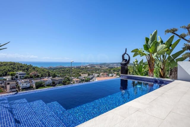 4 bedroom Townhouse for sale in Sitges with pool garage - € 1,320,000 (Ref: 9988583)