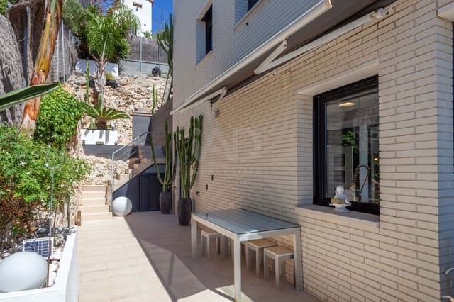 4 bedroom Townhouse for sale in Sitges with pool garage - € 1,320,000 (Ref: 9988583)