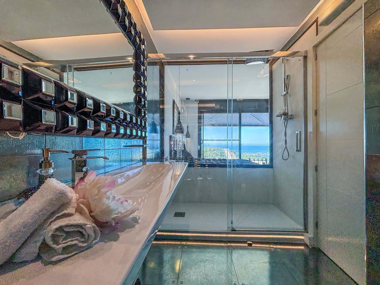 4 bedroom Townhouse for sale in Sitges with pool garage - € 1,320,000 (Ref: 9988583)