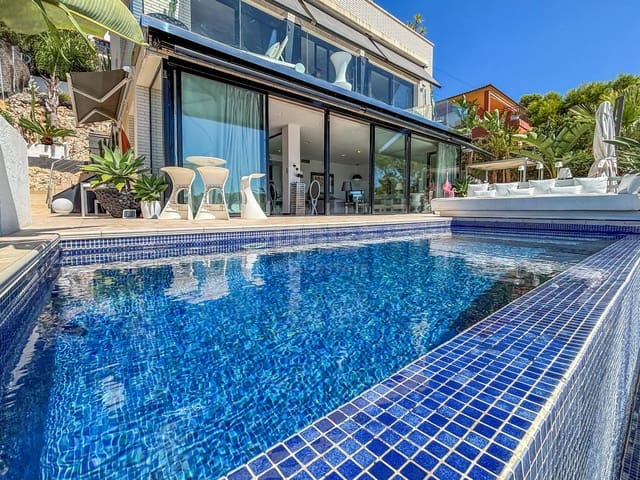 4 bedroom Townhouse for sale in Sitges with pool garage - € 1,320,000 (Ref: 9988583)