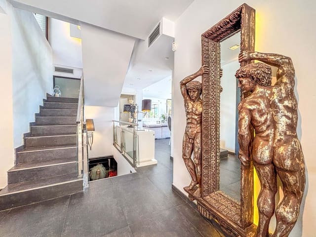 4 bedroom Townhouse for sale in Sitges with pool garage - € 1,320,000 (Ref: 9988583)