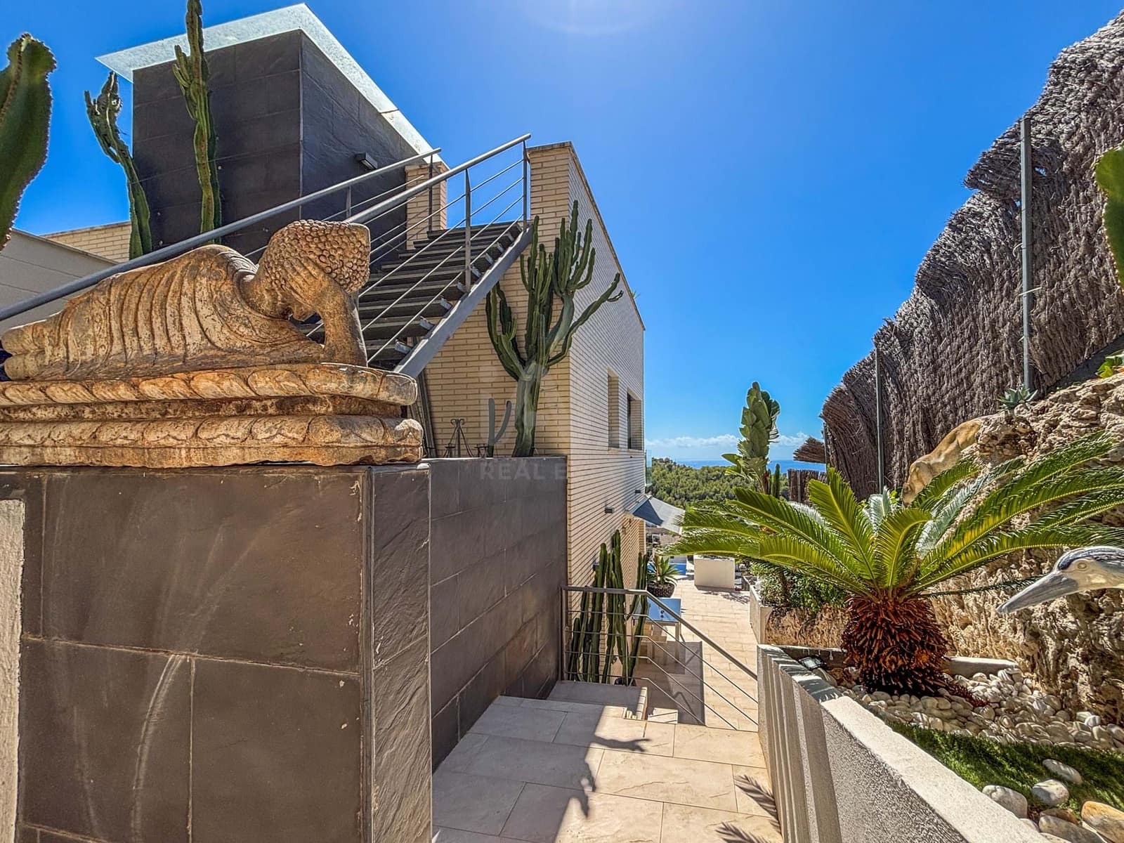 4 bedroom Townhouse for sale in Sitges with pool garage - € 1,320,000 (Ref: 9988583)