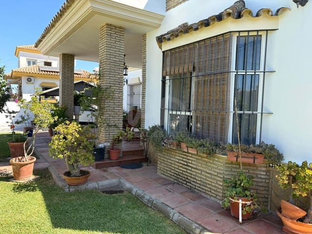 Chalet de 5 habitaciones en Cádiz ciudad en venta con piscina - 558.000 € (Ref: 9988584)
