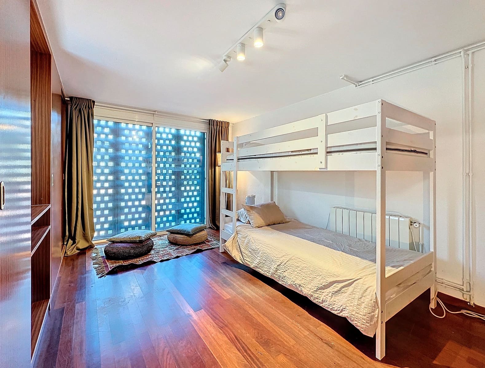 6 soverom Hus til salgs i Barcelona by med svømmebasseng garasje - € 825 000 (Ref: 9988585)