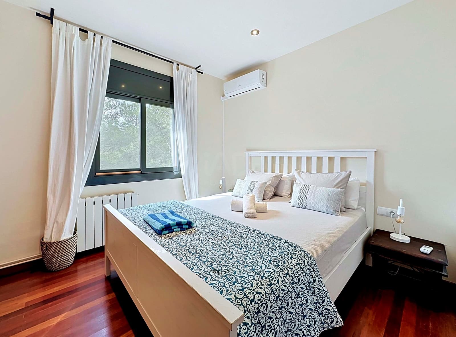 6 soverom Hus til salgs i Barcelona by med svømmebasseng garasje - € 825 000 (Ref: 9988585)
