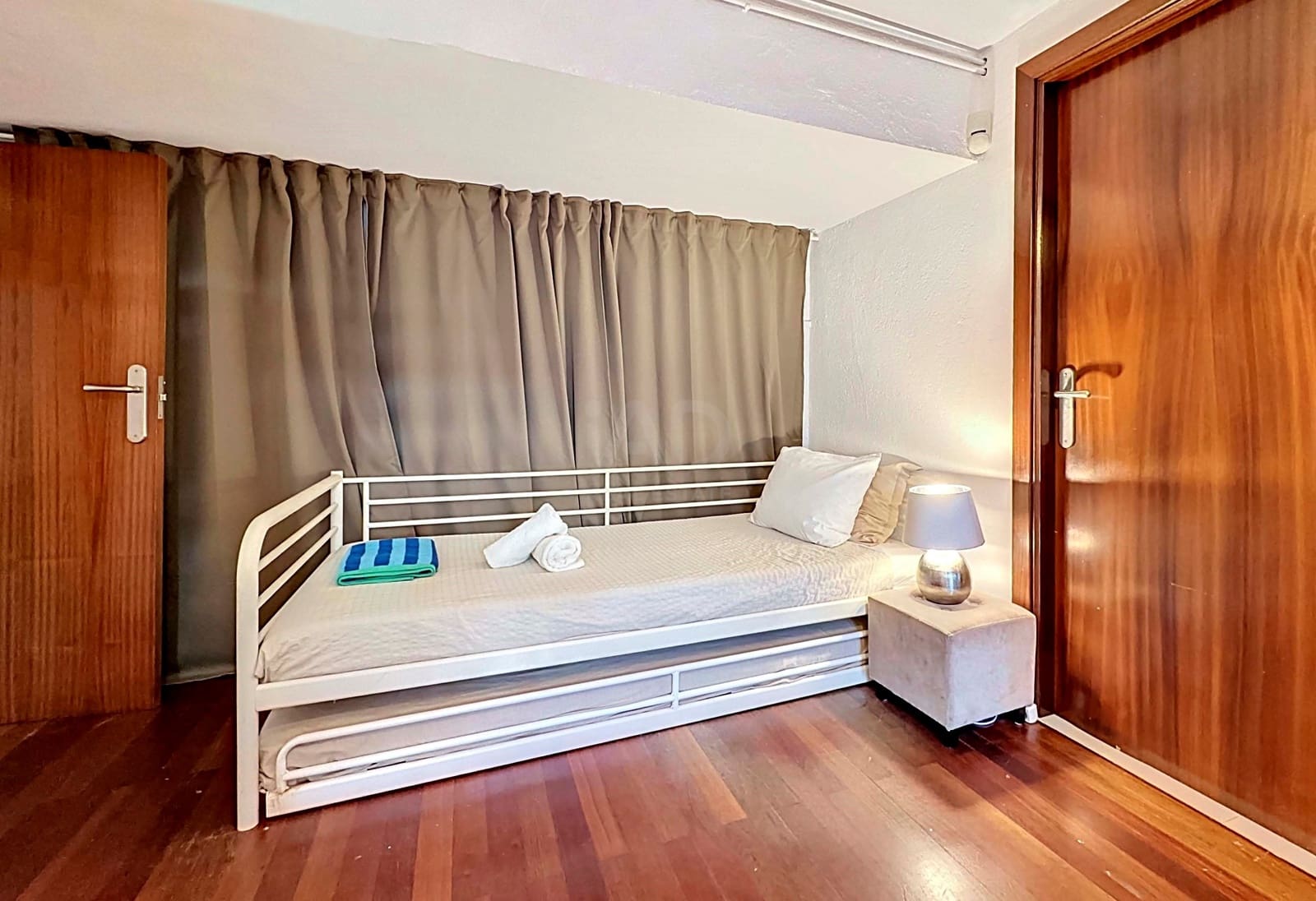 6 soverom Hus til salgs i Barcelona by med svømmebasseng garasje - € 825 000 (Ref: 9988585)