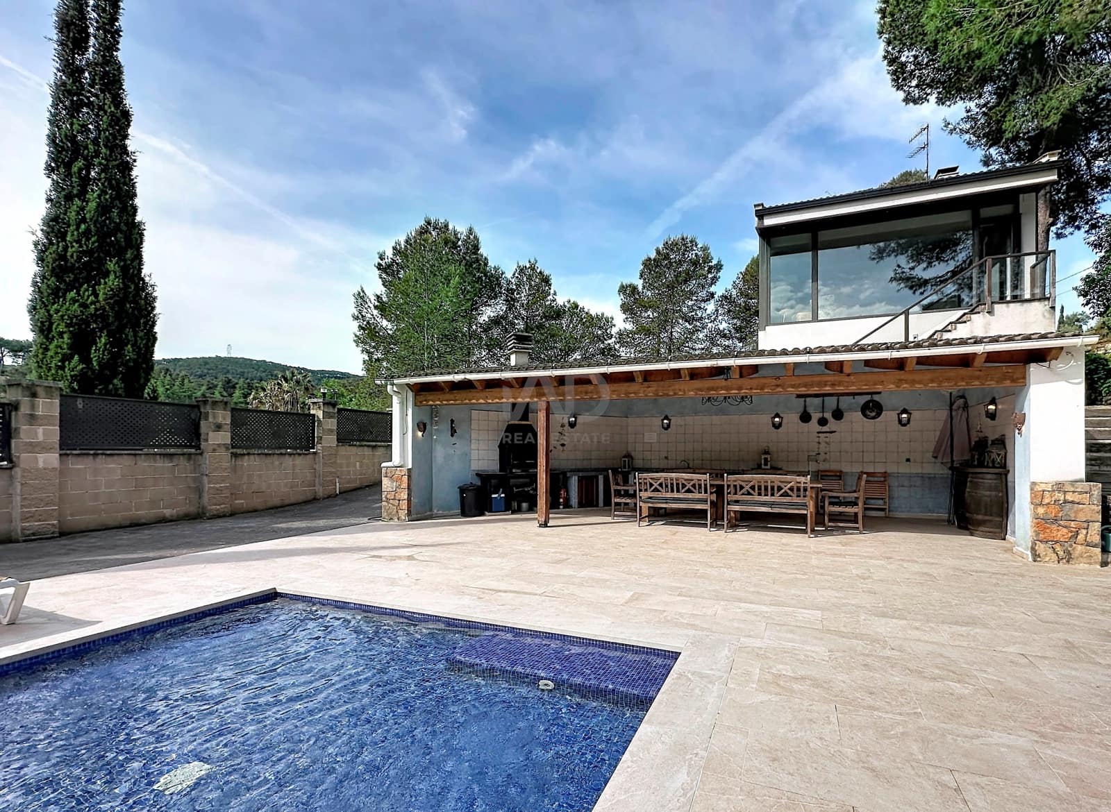 6 soverom Hus til salgs i Barcelona by med svømmebasseng garasje - € 825 000 (Ref: 9988585)