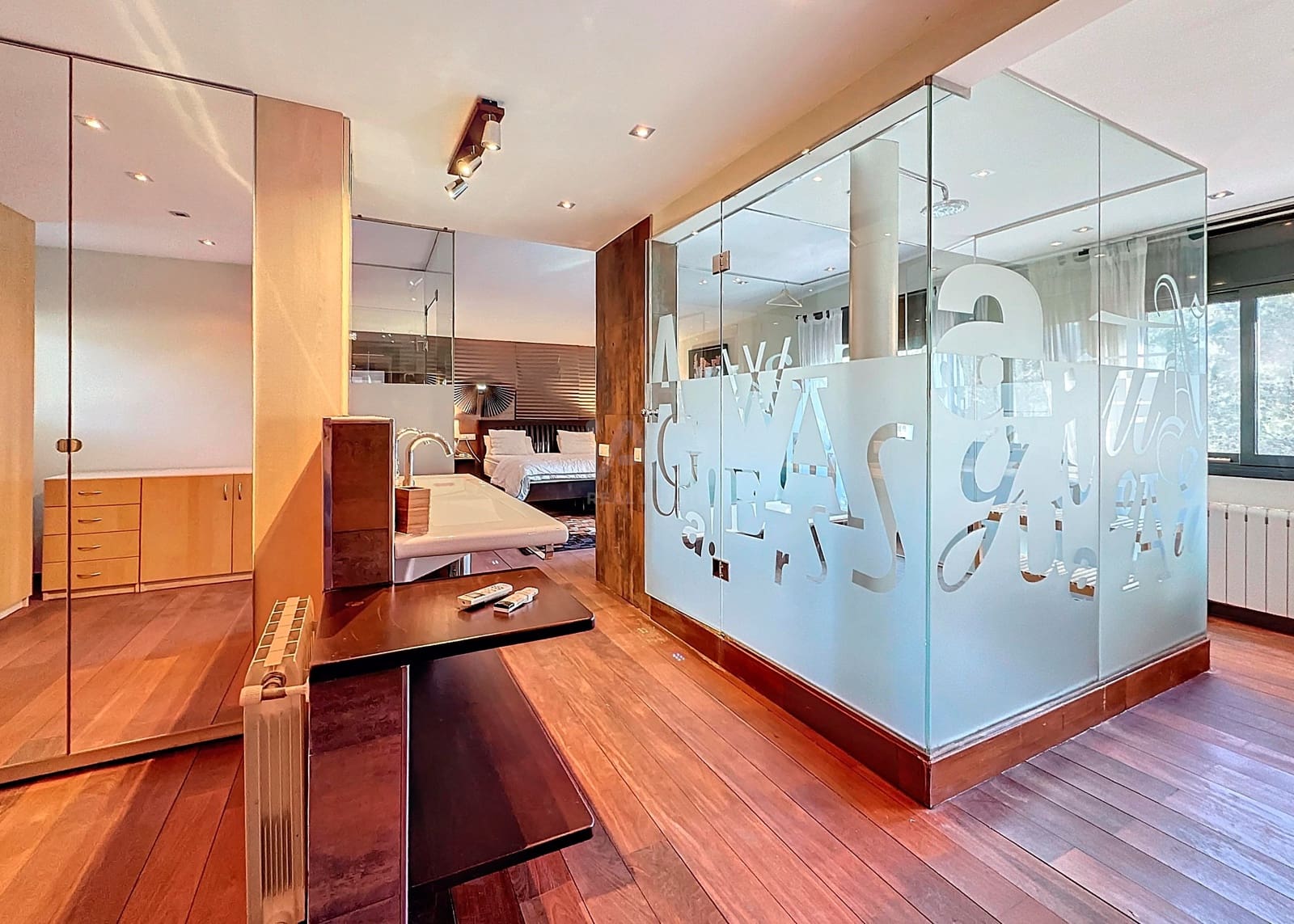 6 soverom Hus til salgs i Barcelona by med svømmebasseng garasje - € 825 000 (Ref: 9988585)