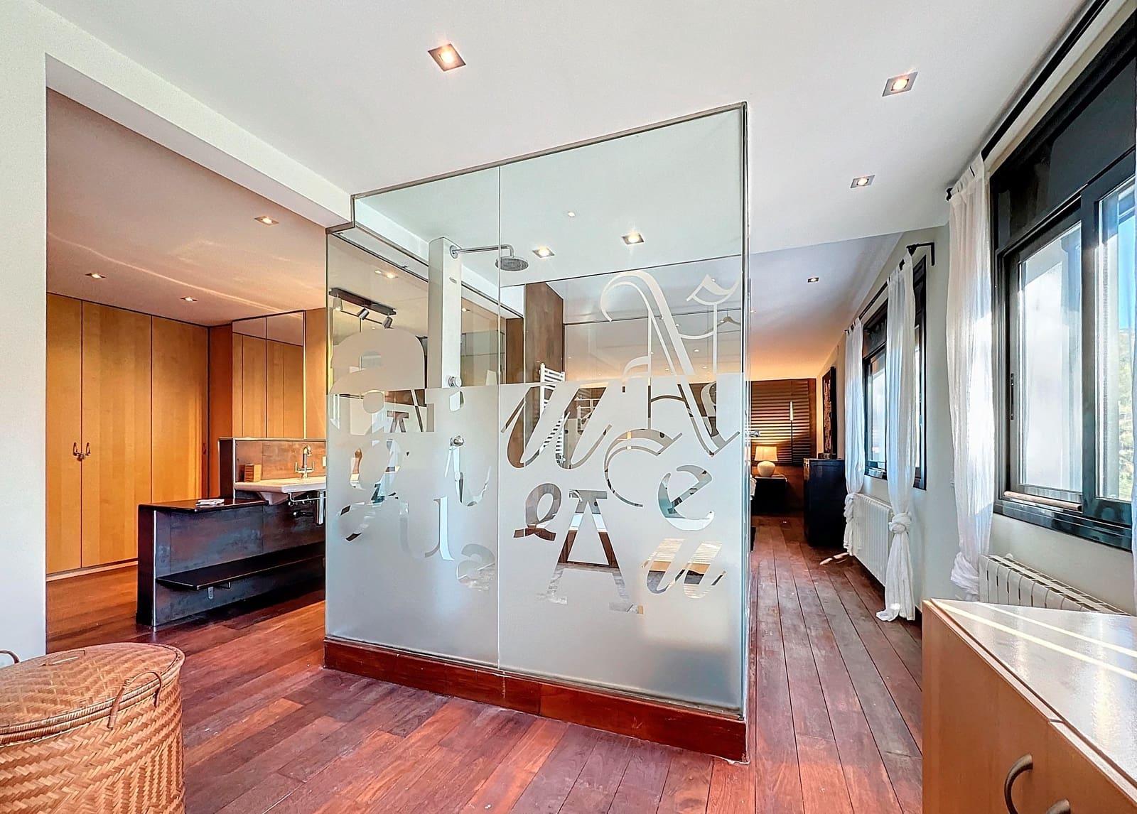 6 soverom Hus til salgs i Barcelona by med svømmebasseng garasje - € 825 000 (Ref: 9988585)