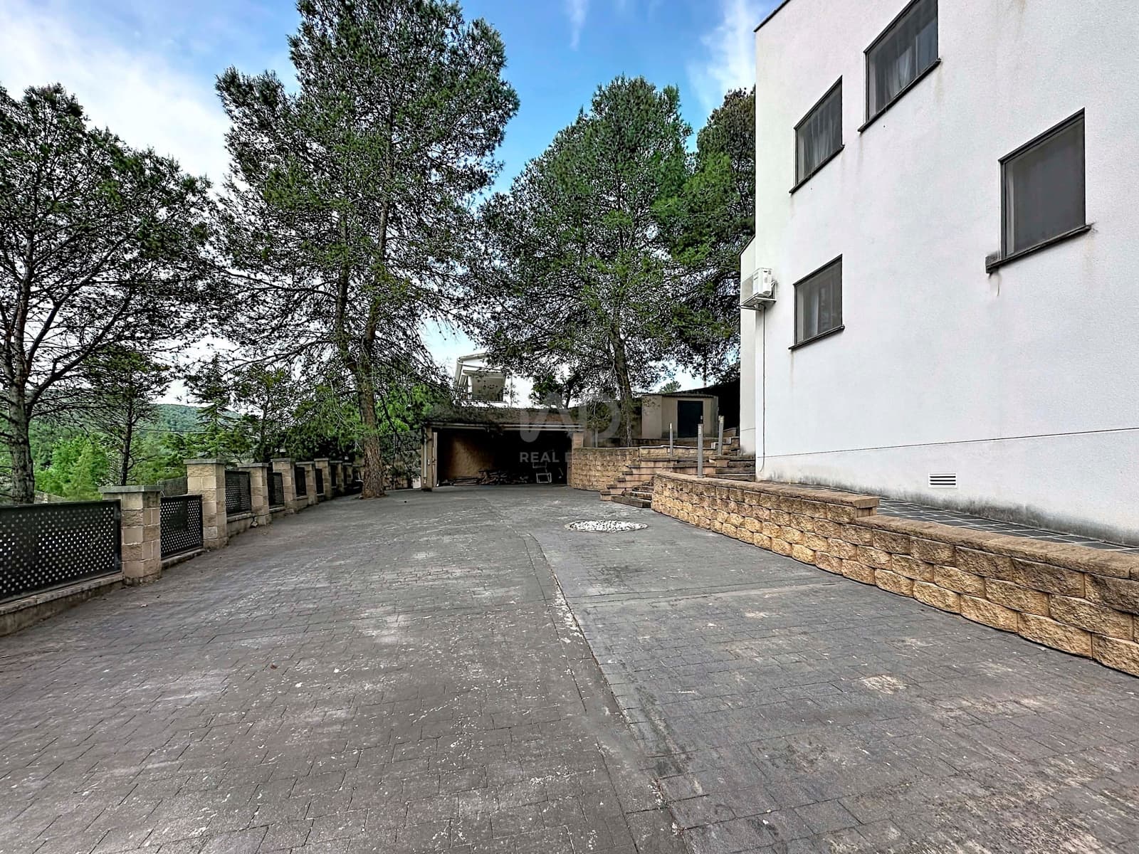 6 soverom Hus til salgs i Barcelona by med svømmebasseng garasje - € 825 000 (Ref: 9988585)