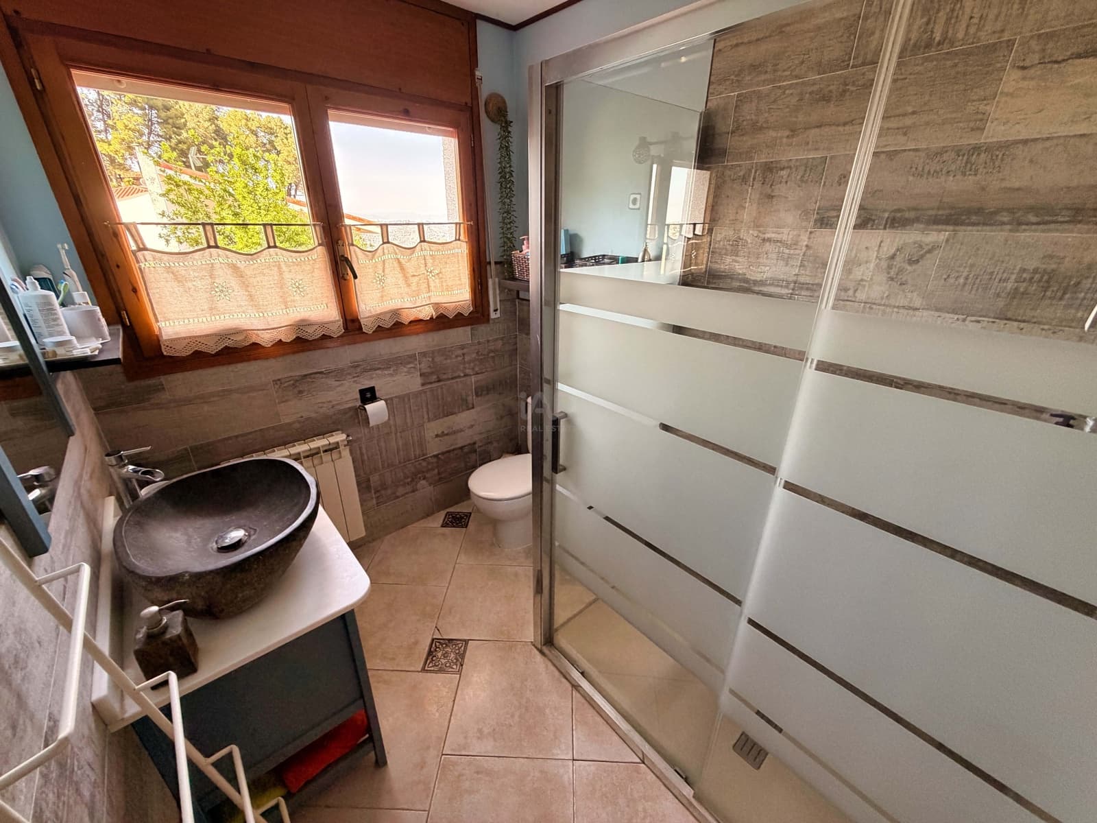 5 soverom Hus til salgs i Barcelona by med garasje - € 425 000 (Ref: 9988590)