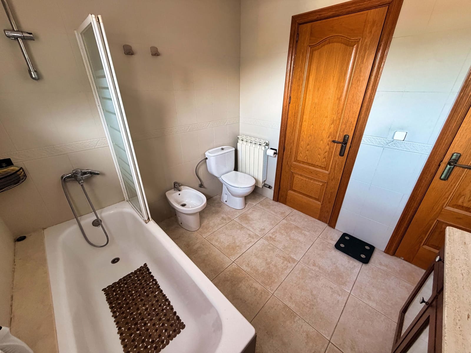 5 soverom Hus til salgs i Barcelona by med garasje - € 425 000 (Ref: 9988590)
