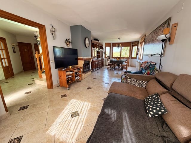 5 soverom Hus til salgs i Barcelona by med garasje - € 425 000 (Ref: 9988590)