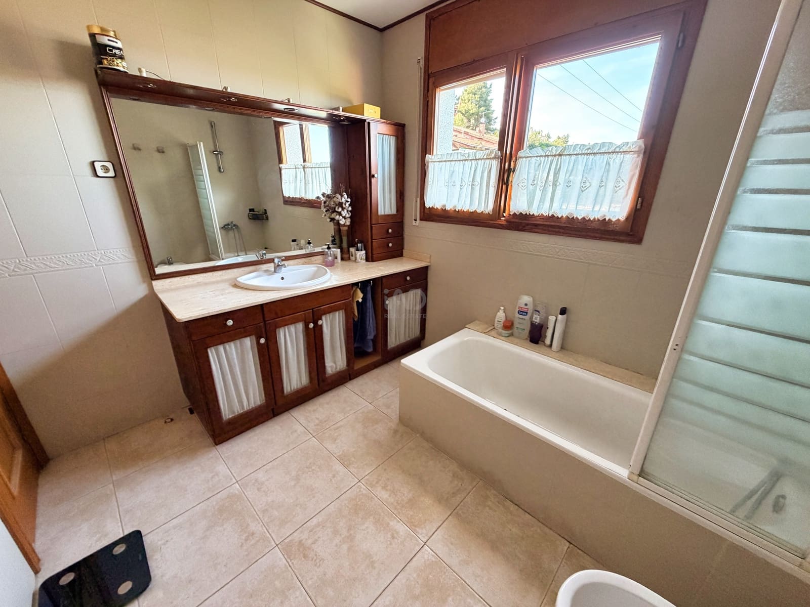 5 soverom Hus til salgs i Barcelona by med garasje - € 425 000 (Ref: 9988590)