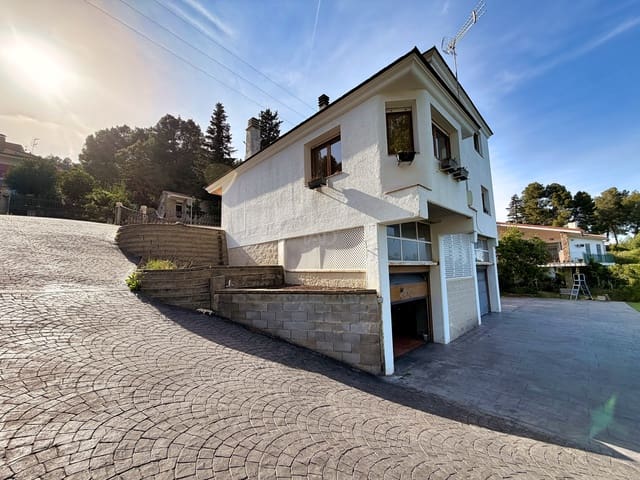 5 soverom Hus til salgs i Barcelona by med garasje - € 425 000 (Ref: 9988590)