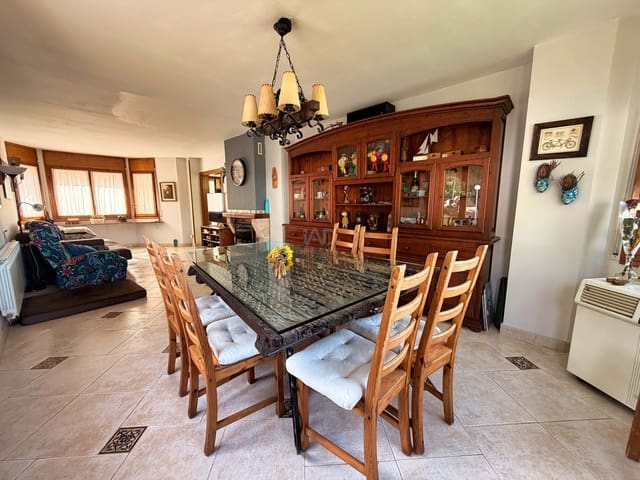 5 soverom Hus til salgs i Barcelona by med garasje - € 425 000 (Ref: 9988590)